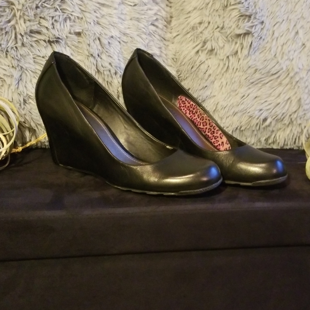Kenneth Cole Reaction wedges